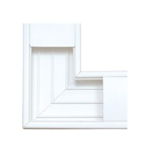 Sección en "L" color blanco de PVC auto extinguible